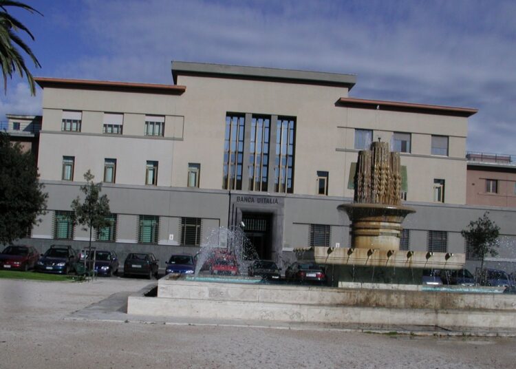 la guardia di finanza acquisisce l'ex sede della banca d'italia per nuove attività di controllo e sicurezza economica.