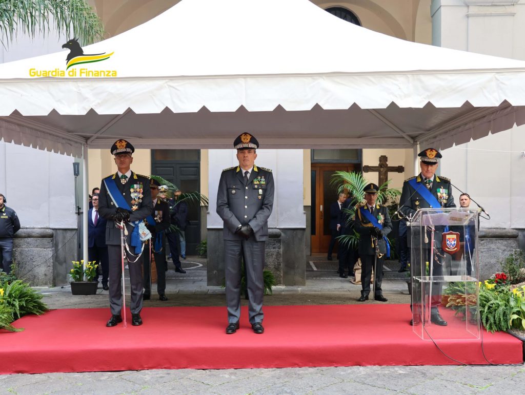 traghettopoli : enquête sur le commandant francesco greco impliqué dans une affaire majeure.